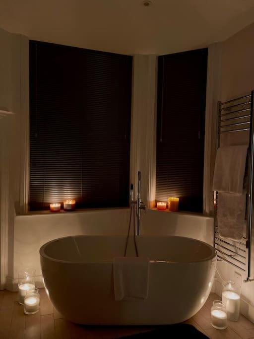 Chelsea Posh Apartment ลอนดอน ภายนอก รูปภาพ